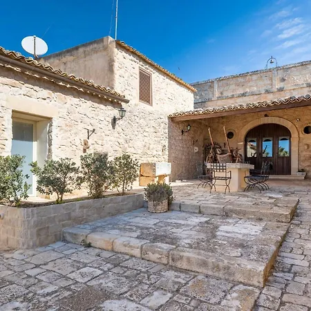 Al Casale - Private Pool بيت للعطل راغوزا