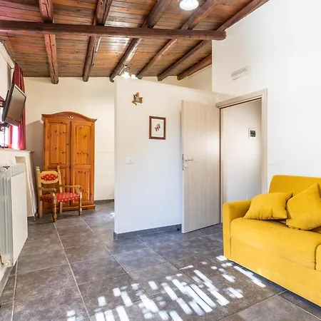Al Casale - Private Pool بيت للعطل راغوزا